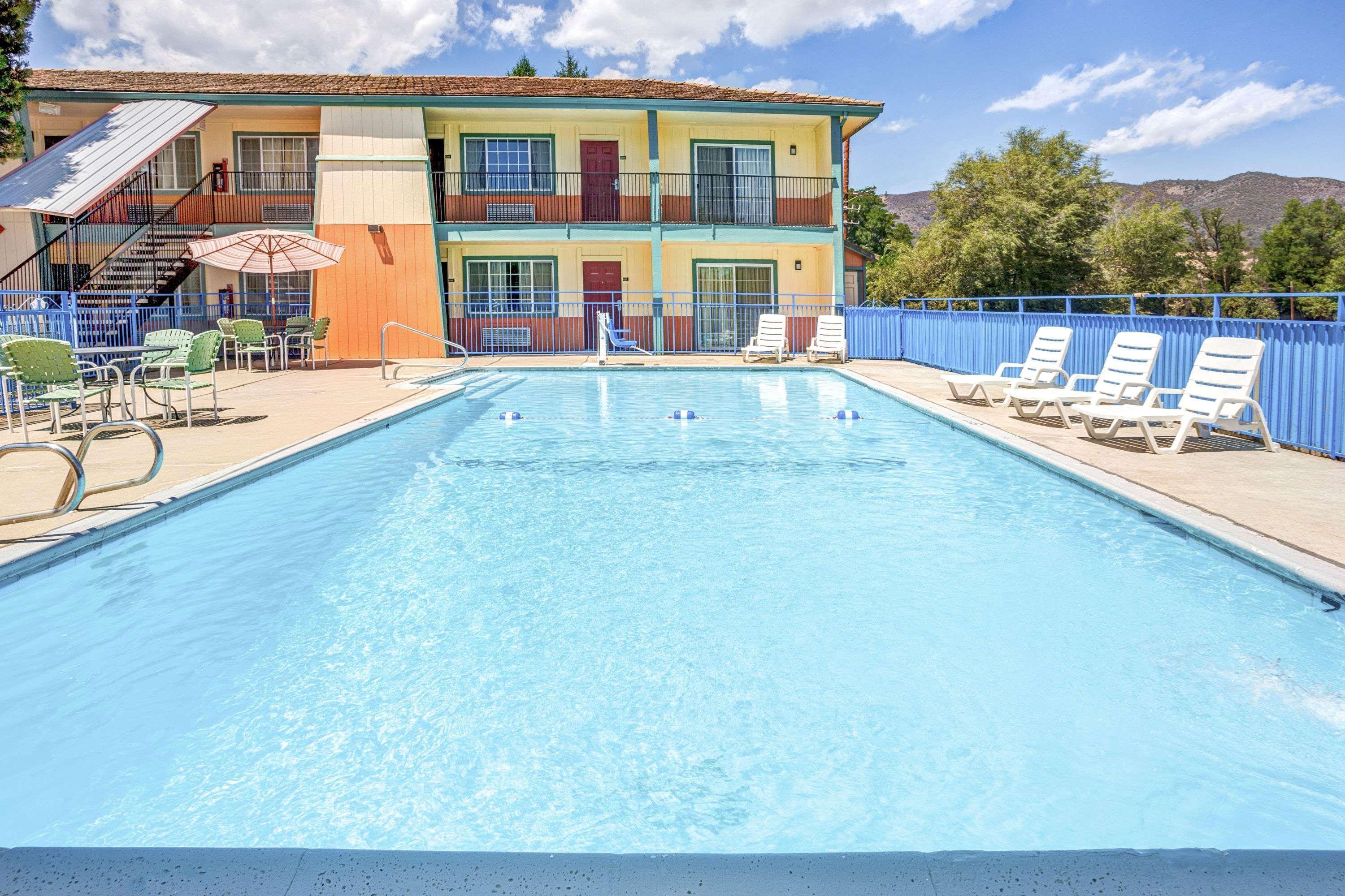 Hotel Super 8 By Wyndham Yreka Extérieur photo