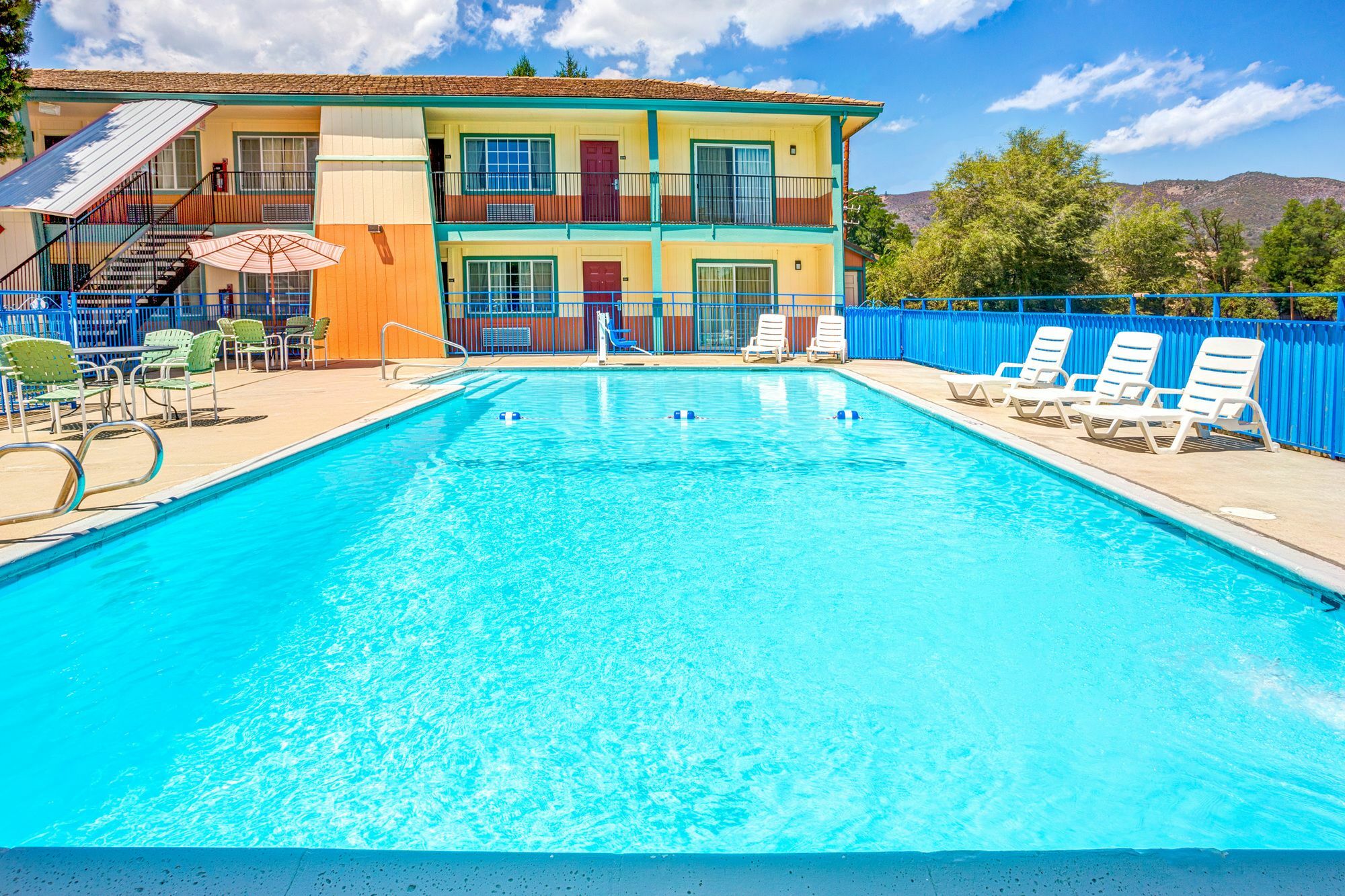 Hotel Super 8 By Wyndham Yreka Extérieur photo